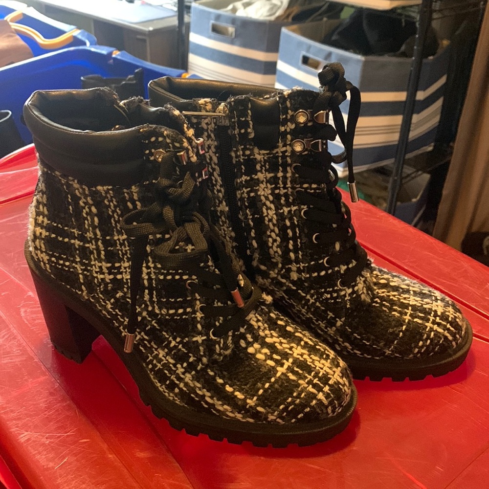 J-Lo Georgia Tweed Side Zip Bootie size 9